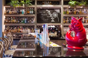 Nahaufnahme einer Bar in einem Hotel in Heringsdorf
